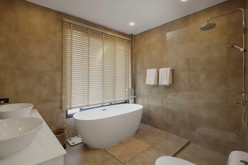 villa amour bathroom 1.webp