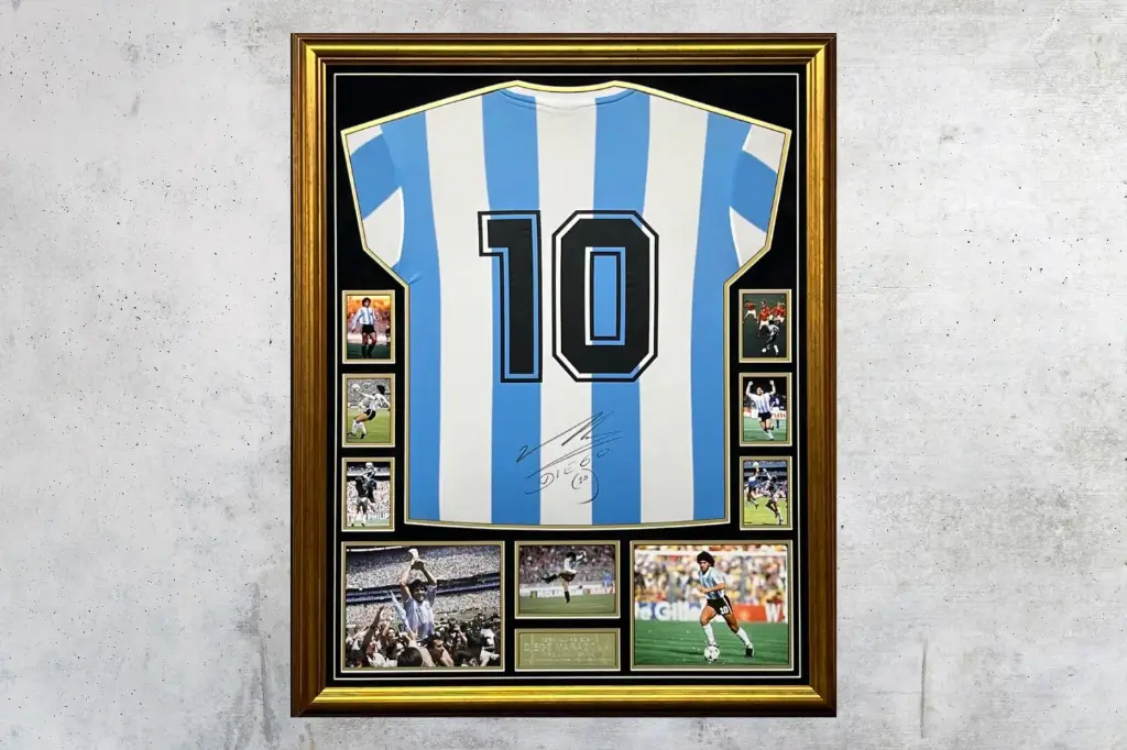 Diego Maradona (Argentina) – Hand-Signed Argentina Football Jersey