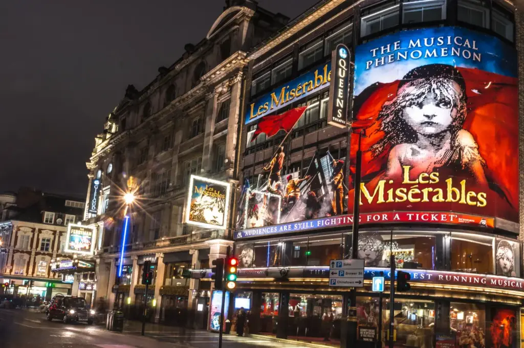[EXD00166] London West End show with lunch at a choice of 2 sublime London restaurants