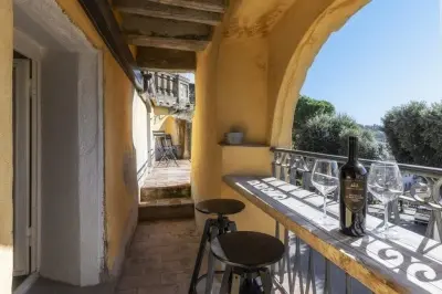 Tuscan Tapas & Wines Escape For 4 People